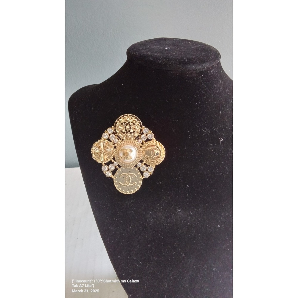 Chanel Brooch Gold CC Logo Faux Pearl Rhinestone Embellished Statement - Picture 2 of 6